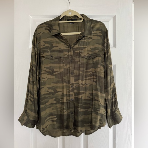 Sanctuary Camouflage Oversized Woman’s button down shirt size M - Picture 1 of 7